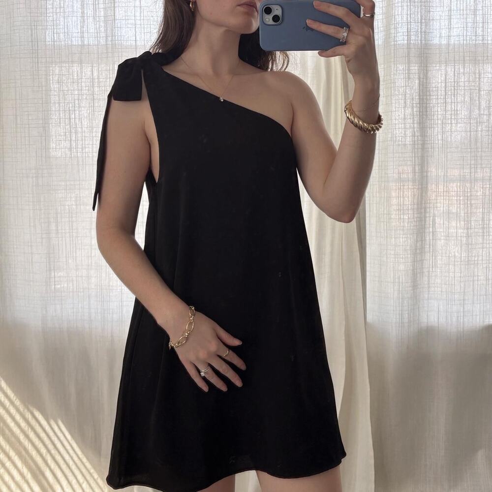 Black one shoulder tie back